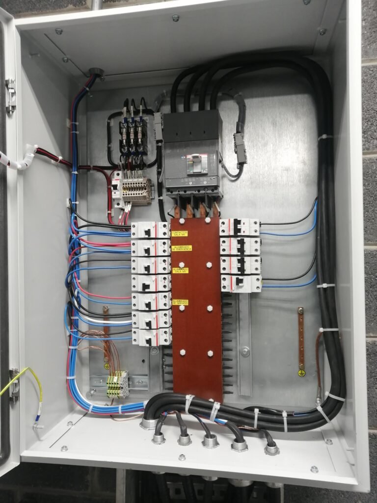 MANTENIMIENTO ELÉCTRICO
